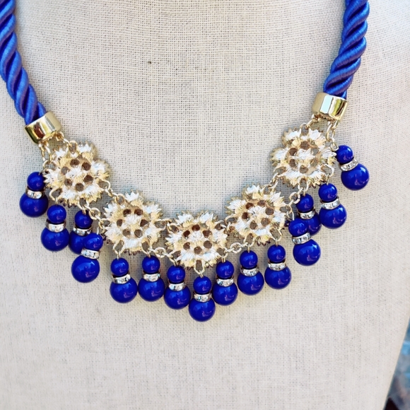 Banana Republic Statement necklace - Picture 10 of 10